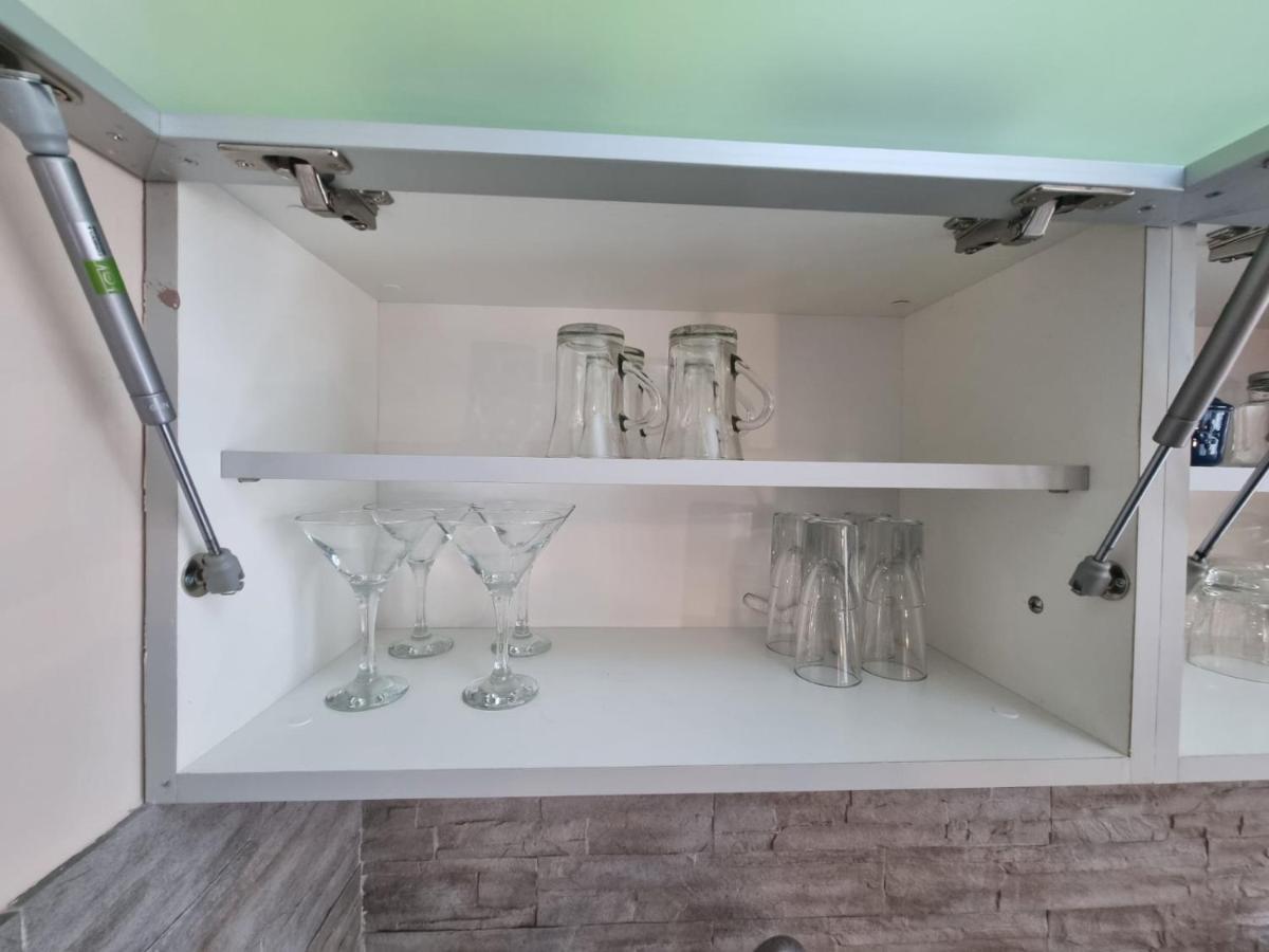 Apartament Hawaii- 2 Bdr, Arena, Sava Centar, Free Parking Belgrad Zewnętrze zdjęcie